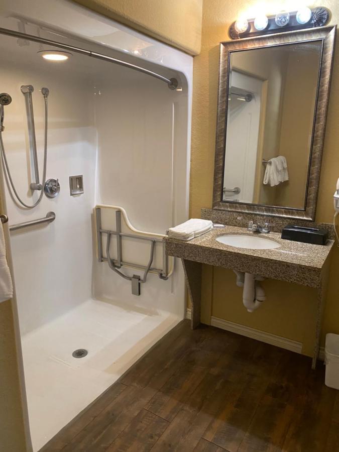 Southern Inns And Suites Now Offering Rv Spaces For Rent Yorktown Exterior photo